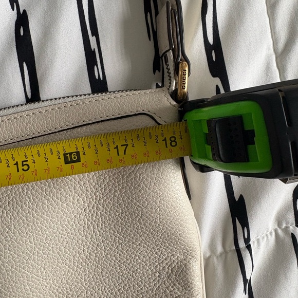 GUCCI LOGO PRINT MESSENGER BAG - Picture 12 of 14